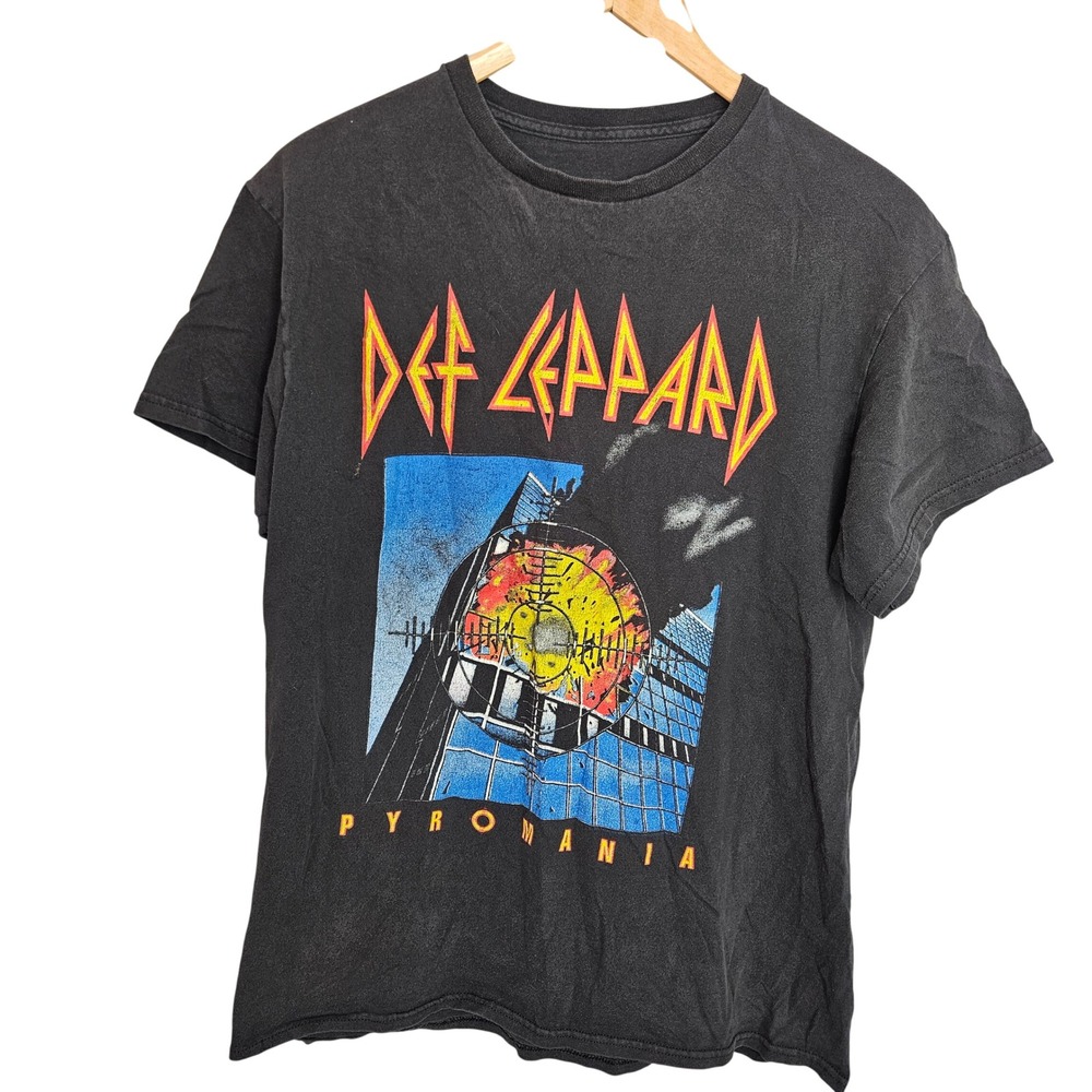 Def Leppard Pyromania Graphic T-Shirt Mens Small Faded Black Rock Band Tee Vtg‎